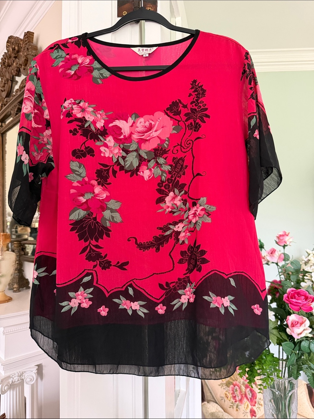 Floral Short-Sleeve Tunic in Rose Red and black, pink and green, size Large